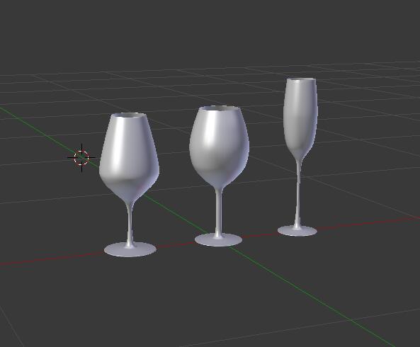 三个玻璃酒杯