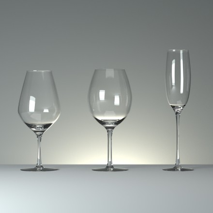 三个玻璃酒杯